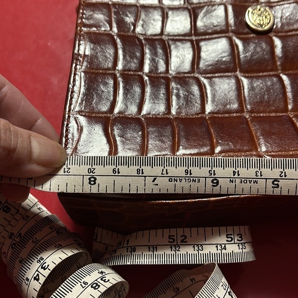 Liz Claiborne woman’s genuine leather brown crossbody bag - Picture 8 of 8